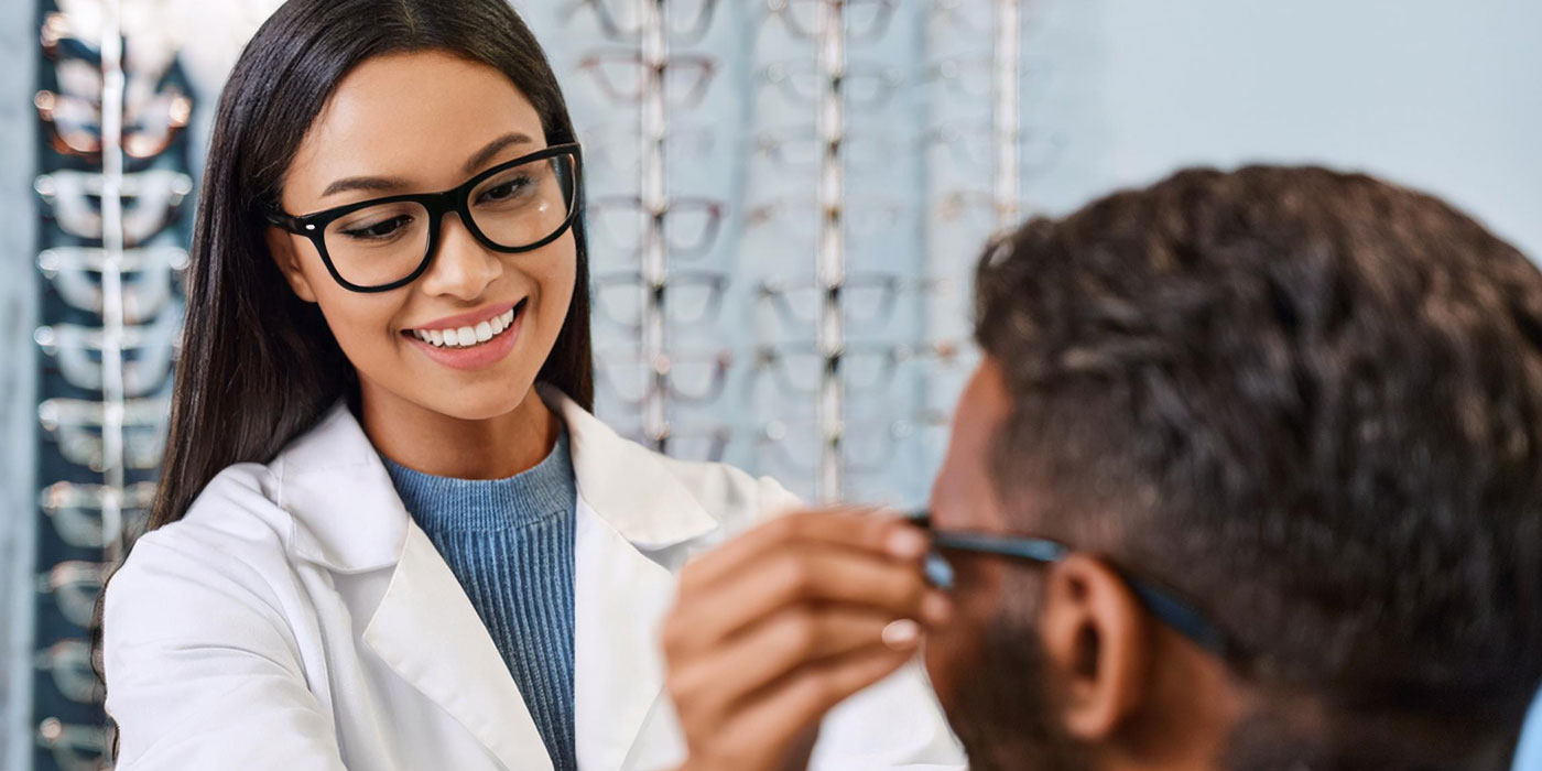 Optician working with a patient